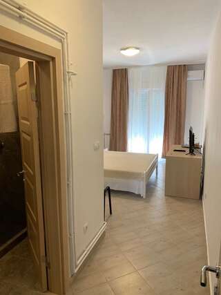 Апартаменты Guesthouse P&A Будва Двухместный номер с 1 кроватью и балконом-4