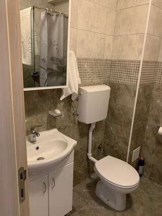 Апартаменты Guesthouse P&A Будва Двухместный номер с 1 кроватью и балконом-6