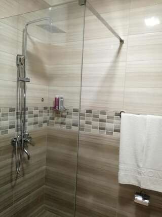 Апартаменты Guesthouse P&A Будва Трехместный номер с видом на горы-3