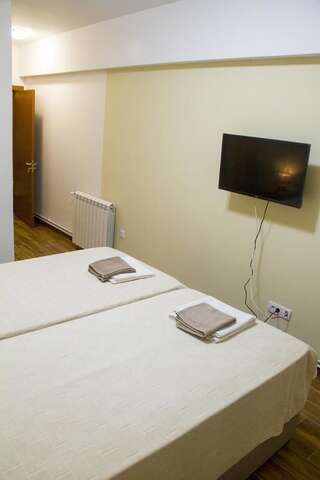 Апартаменты Guesthouse P&A Будва Двухместный номер Делюкс с 2 отдельными кроватями-5